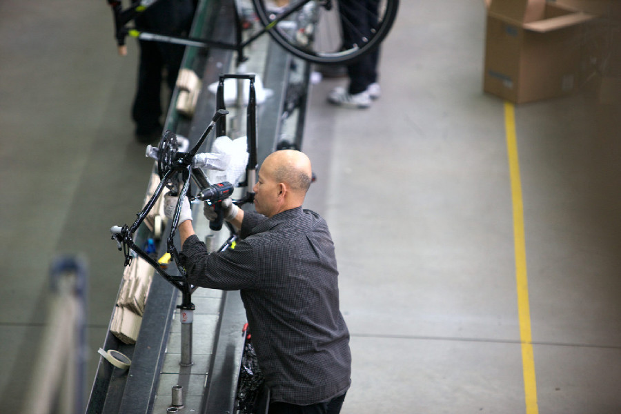 Na návštěvě v Leader Foxu - pásová výroba