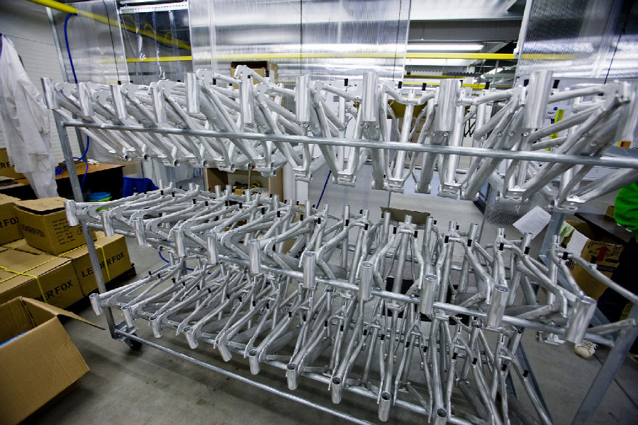 Na návštěvě v Leader Foxu - surové rámy