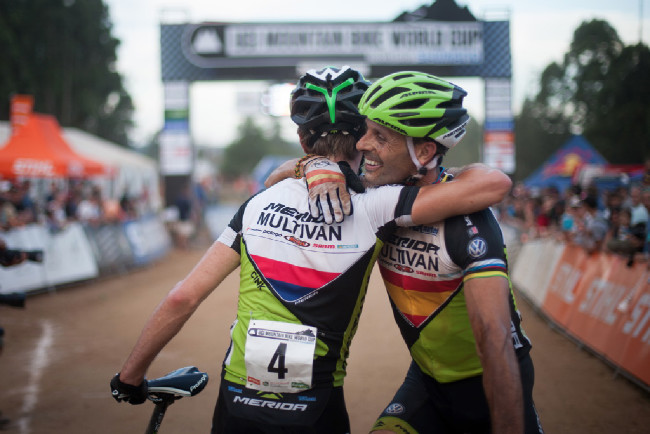 Radost týmových kolegů Cinka a Hermidy