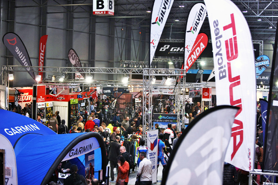 For Bikes 2014 o lidi nebyla v expozicích nouze