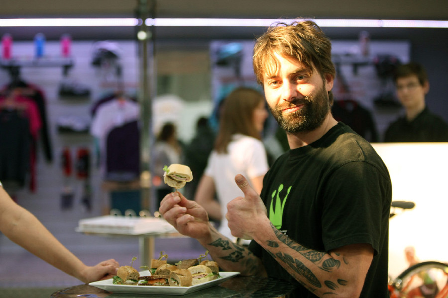 Rob Trnka v záři reflektorů při pauze