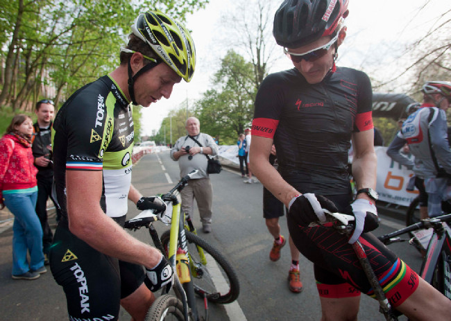 ČP MTB XCO Teplice 2014: tak si Járo představ, že jsem zase píchnul a dojel na tvém kole, díky!