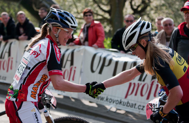 ČP MTB XCO Teplice 2014: gratulace stříbrné Belgičanky zlaté Slovence