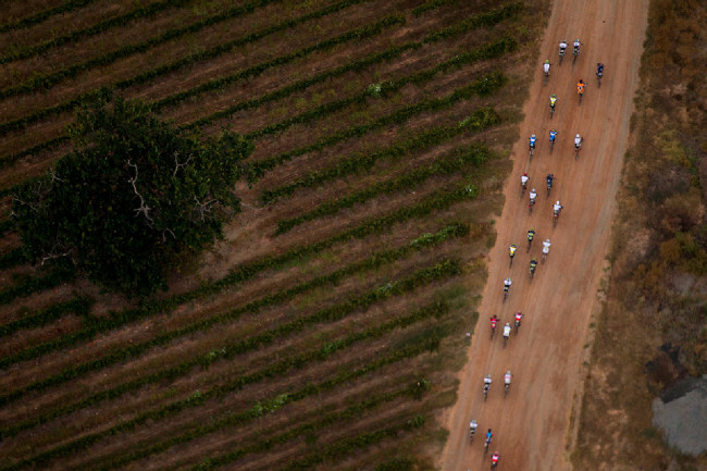 Cape Epic 2014 - obrázky z letadla fotil Gary Perkin, dvorní fotograf Světového poháru MTB než jeho roli převzal Michal Červený