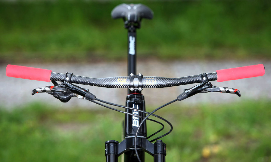 BMC Te02 zákaznická stavba - FRM řídítka