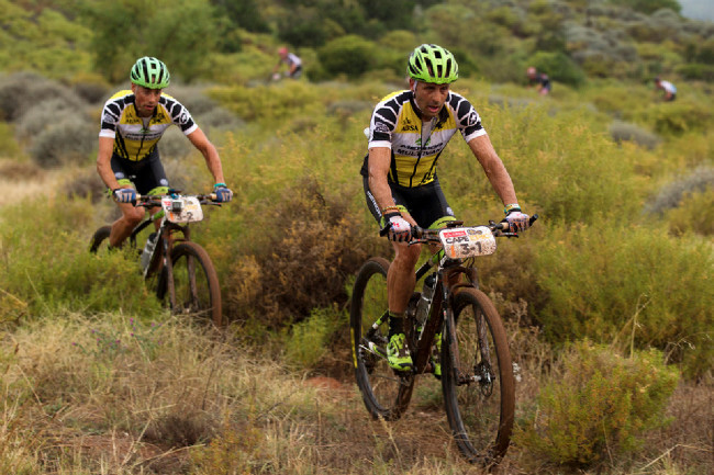 Cape Epic 2014 - žlutý trikot nepřinesl Josemu štěstí, měl alergický záchvat a málem nedojel