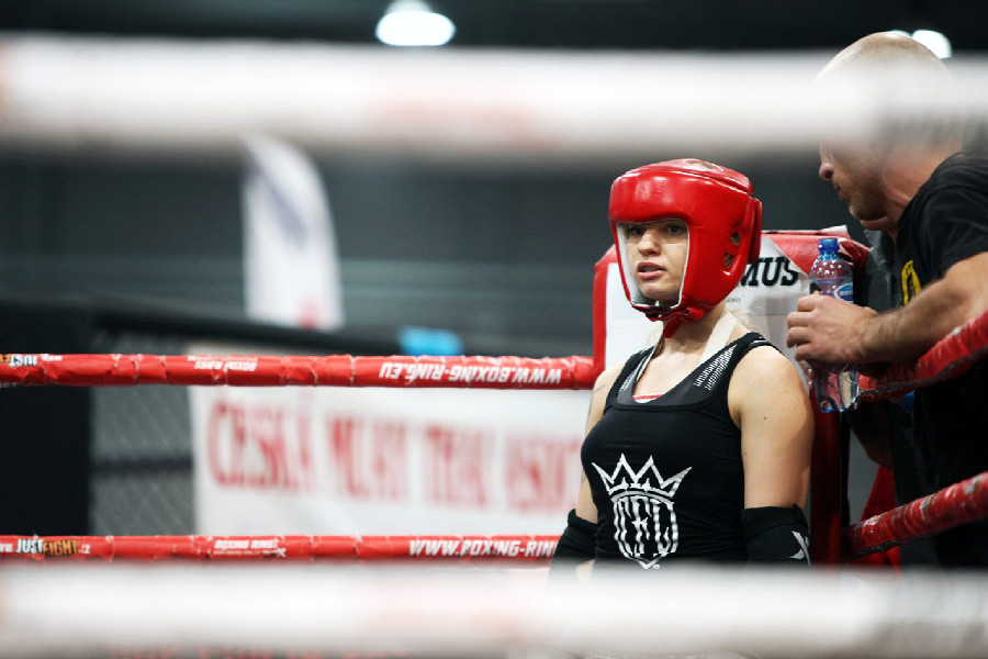 Také ženy si to v ringu rozdaly o titul mystryně republiky