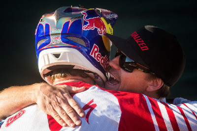 Gratulace od teammanagera Ericka Cartera