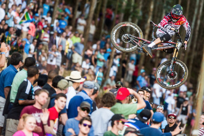 Josh Bryceland kvůli vypadlému řetězu o vítězství nebojoval