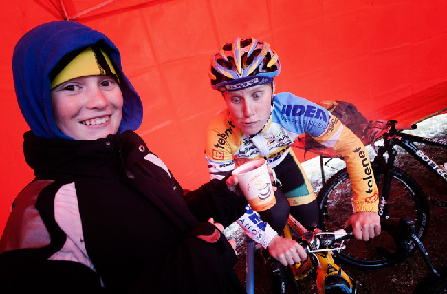 Český pohár MTB - XCE #1 - Bedřichov 2014: v takovém počasí je rozhodně rozumnější dát si grog