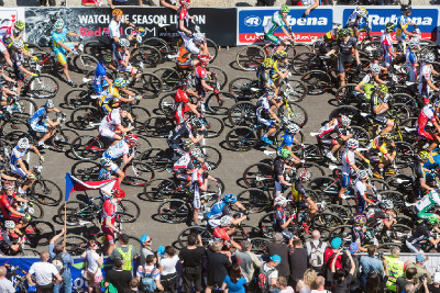 elitní závodníci seřazeni ke startu
