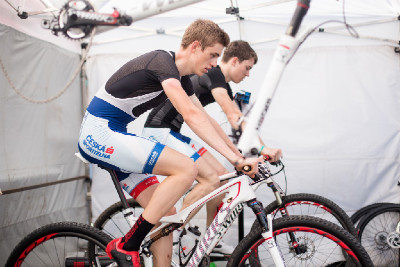 Jan Vastl a Luděk Šeller se rozjíždějí před závodem U23