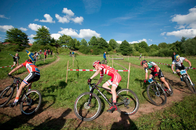 Třetí Ralph Näf dokázal, že na trati se dalo předjíždět, z této rozjížďky postoupil do finále