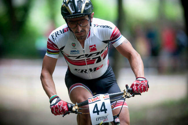 Miguel Martinez upaloval k cíli