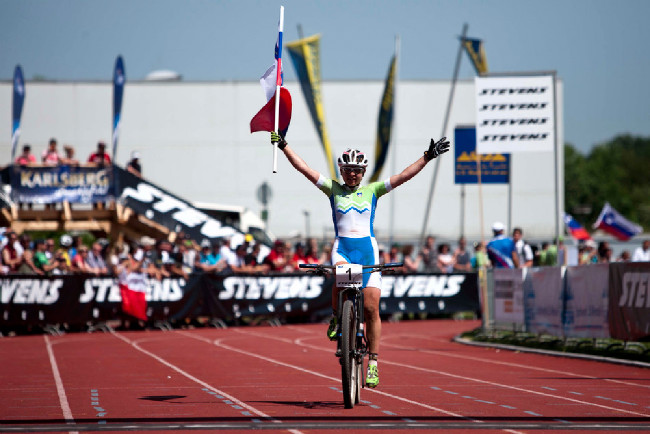 Vítězné gesto Tanji Zakelj