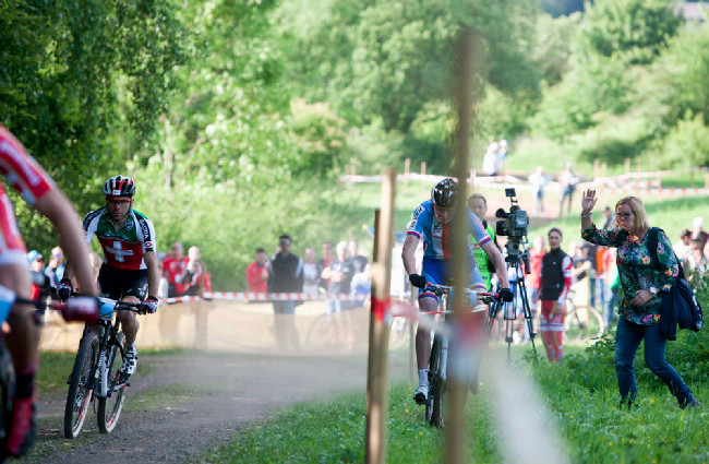 Kus trati musel absolvovat mimo trať, fanouškům se to líbilo!