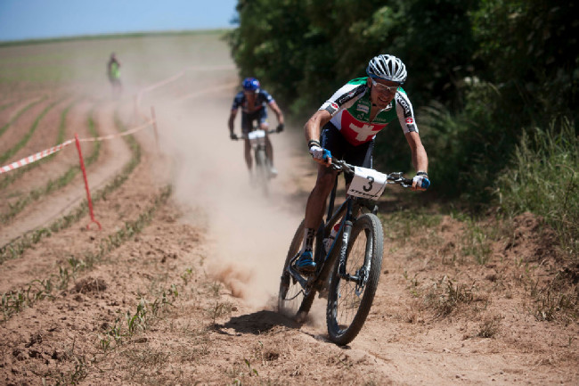 Fabian Giger se snaží uniknout Julienu Absalonovi