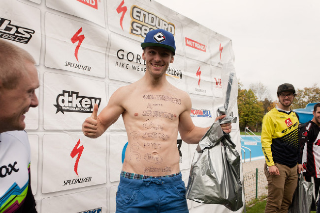 Přéma Tejchman a jeho nový společenský outfit