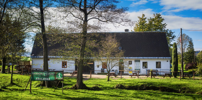 Základna Rychlebských stezek - nachází se v ní infocentrum, půjčovna i restaurace