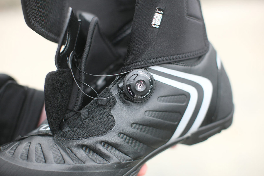 Zimní tretry 2015 - Specialized Defroster