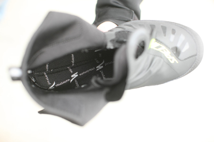 Zimní tretry 2015 - Specialized Defroster