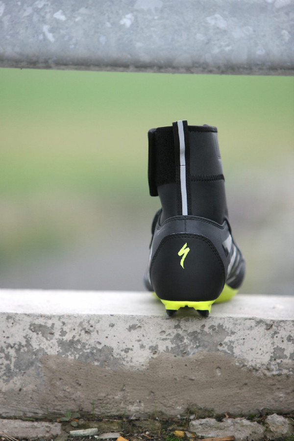 Zimní tretry 2015 - Specialized Defroster