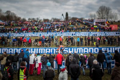 Mathieu van der Poel na čele v prvním kole