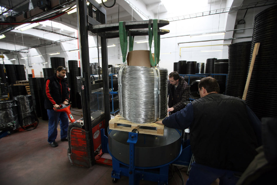 Remerx - instalace nové cívky na speciální paletě