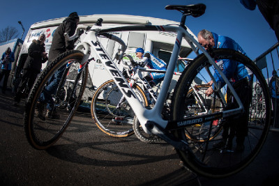 Adam Ťoupalík se připravuje na závod kategorie U23