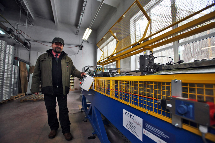 Remerx - Antonín Remeš u ovládacího panelu zeslabovačky