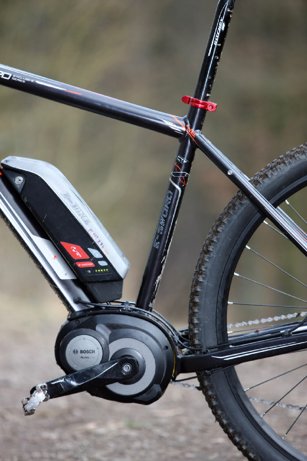 4Ever E-Sword 1 - čísla napsaná na baterii = stav Km při nabíjení