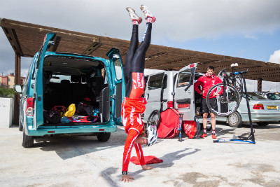 Bára Průdková se rozcvičuje a kouč se nestačí divit