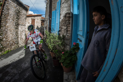 Lisi Osl při prologu v městečku Lefkara