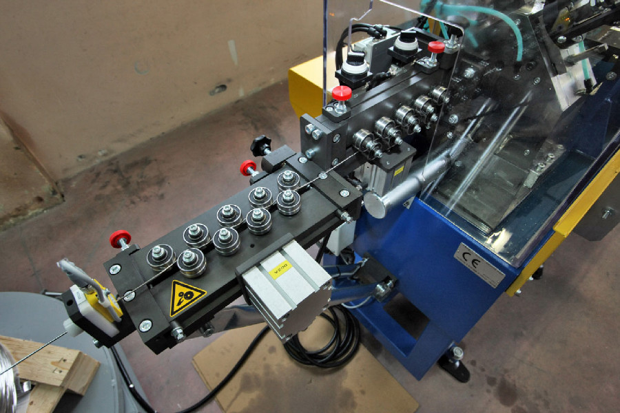 Remerx - rovnání drátu před jeho spracováním