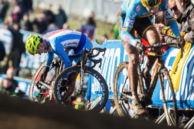 Zasukovaný řetěz vyřazuje Vojtu Nipla z Top10