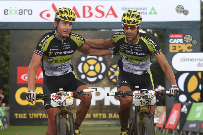 Kristián Hynek a Alban Lakata v cíli, dnes si polepšili v celkovém pořadí na 3. místo