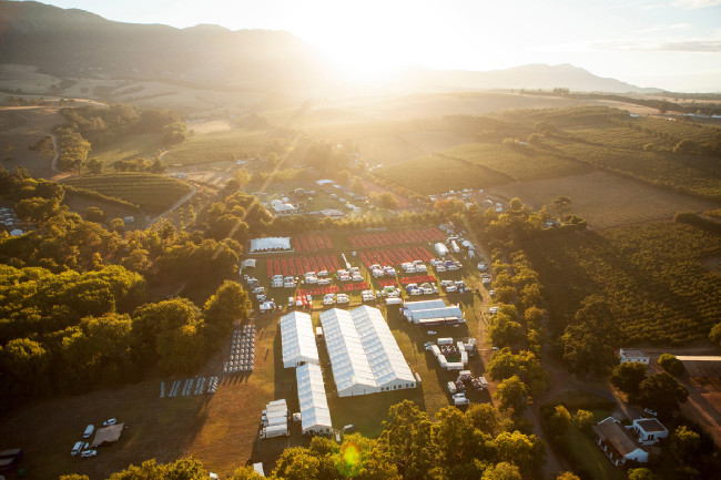 Zázemí 1. etapy Cape Epic 2015 v Oak Valley Wine Estate ve městečku Elgin
