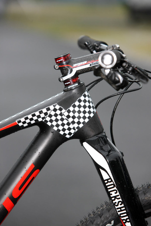 Focus prototyp Floriana Vogela - maskování hlavovky