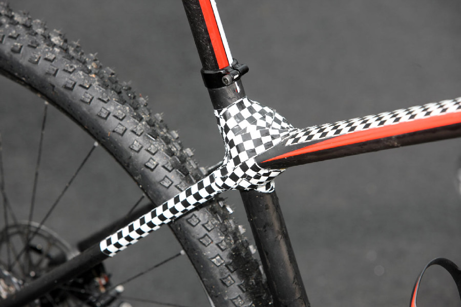 Focus prototyp Floriana Vogela - maskování sedlovkové části