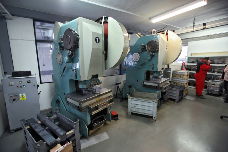 Na návštěvě v Goldfren - lisovna kovových částí destiček