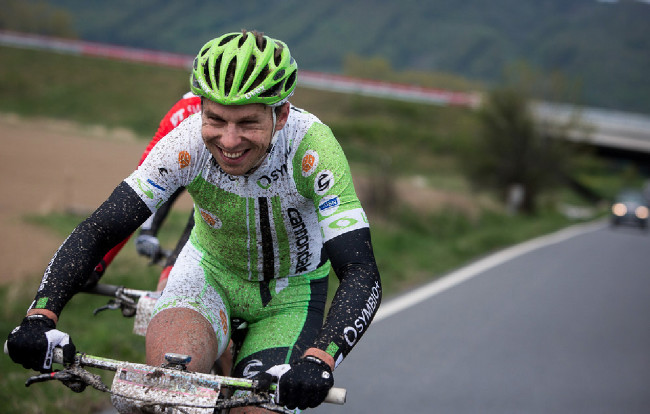 Jan Strož rozdával 10 km před cílem úsměvy