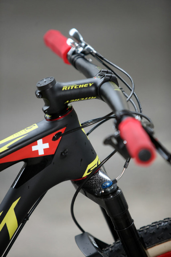 Scott Spark Nino Schurtera - 17st. představec