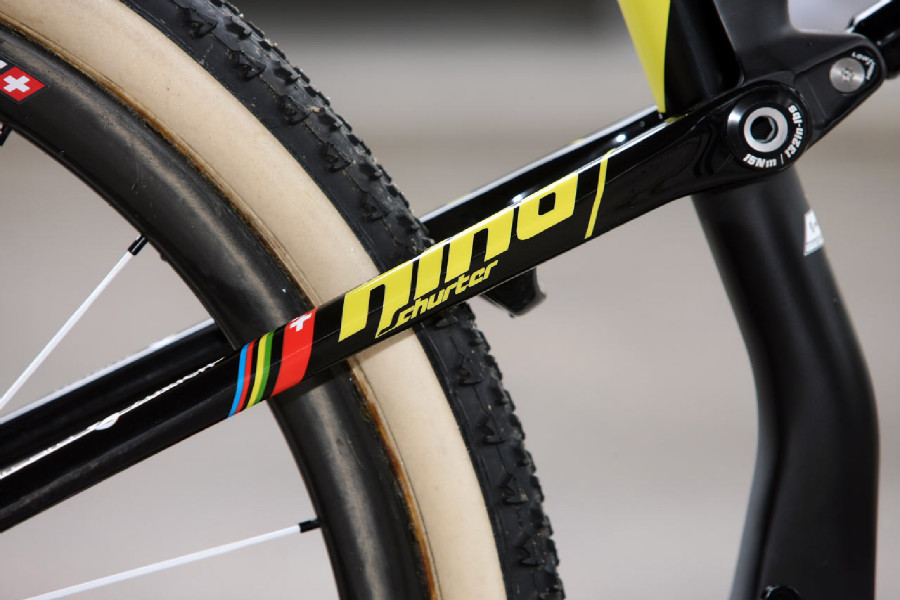 Scott Spark Nino Schurtera limotovaná žlutá grafika se jménem