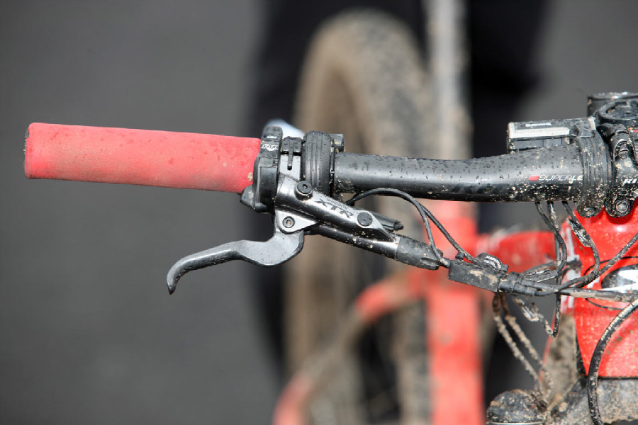 Stockli Beryll RSC Jolandy Neff - řadící ůstrojí na pravé ruce