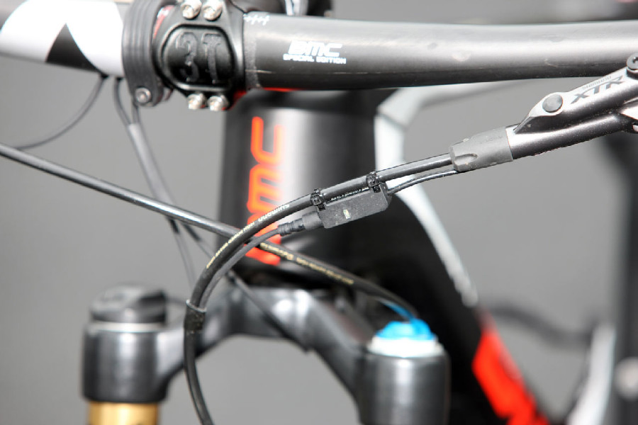 BMC TE01 Juliana Absalona - elektroinstalace FOX vidlice