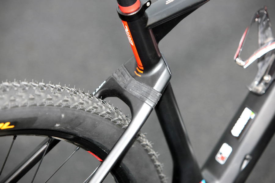 BMC TE01 Juliana Absalona - odpružení Micro Travel Technology