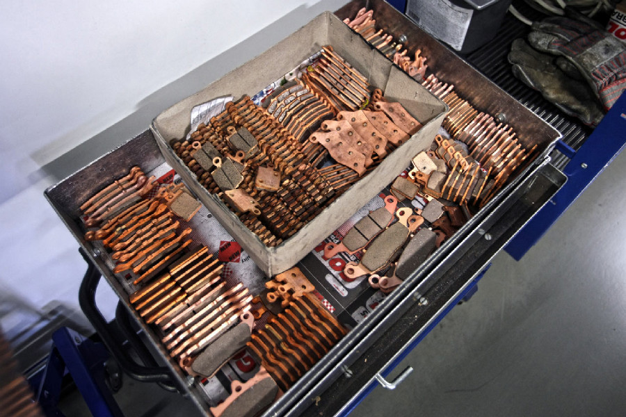 Na návštěvě v Goldfren - takhle vypadají hotové destičky různých rozměrů