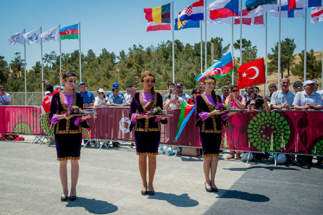 Dámy v tradičních krojích