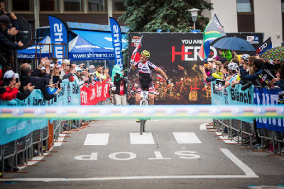 Alban Lakata vítězí