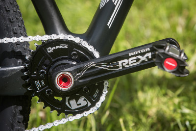 Christoph Sauser a jeho řetěz obalený v hroznovém cukru pro případ velké krize... ;)